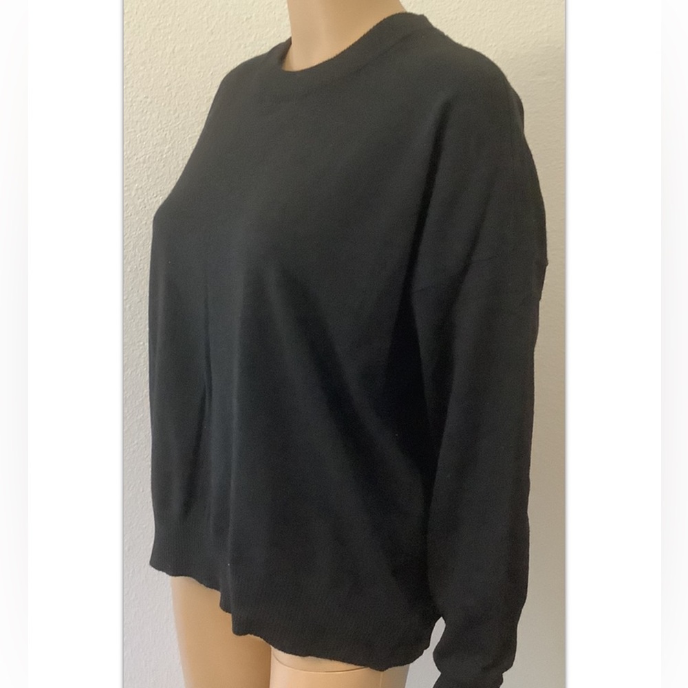NWT $78 T Tahari Women Sweater Sz M regular womens Black-Long Sleeve, Crew- neck